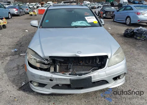 2009 Mercedes-Benz C 300 Sport z USA, uszkodzony, nr VIN WDDGF54X59R083859